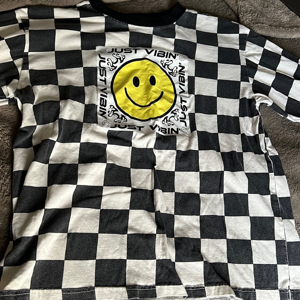 Black/tan happy face graphic long sleeve checkered tee/shirt